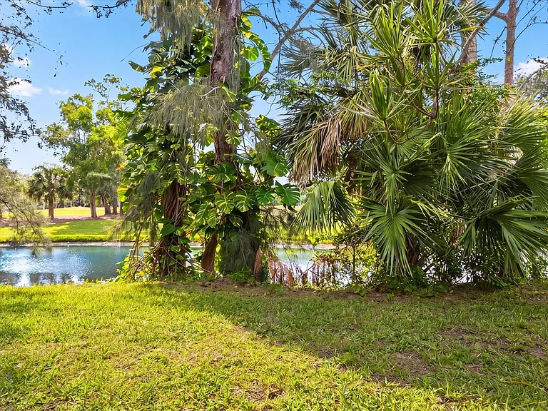 1303 Lakeview Dr E — Photo 16