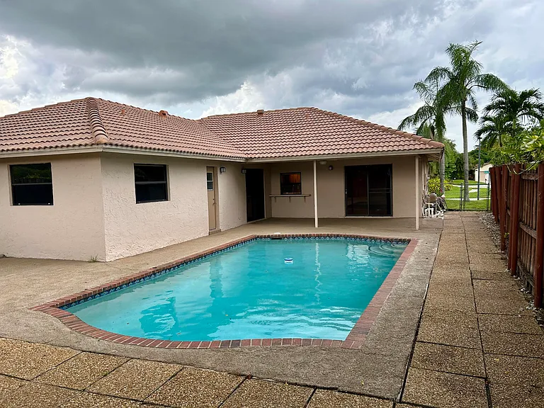 6162 Amberwoods Dr — Photo 34
