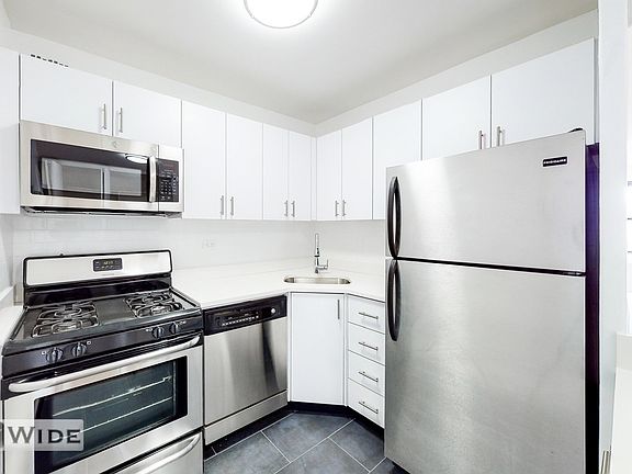 4th image of 145 E 16th St #15Q