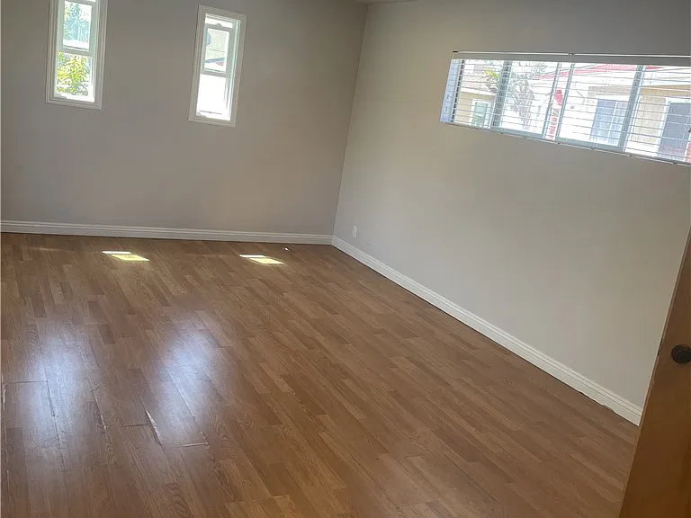 518 Geneva Ave — Photo 5