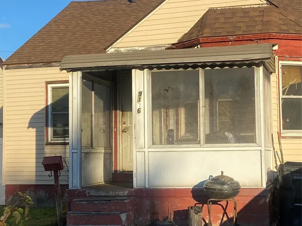 9176 Winthrop St, Detroit, MI 48228