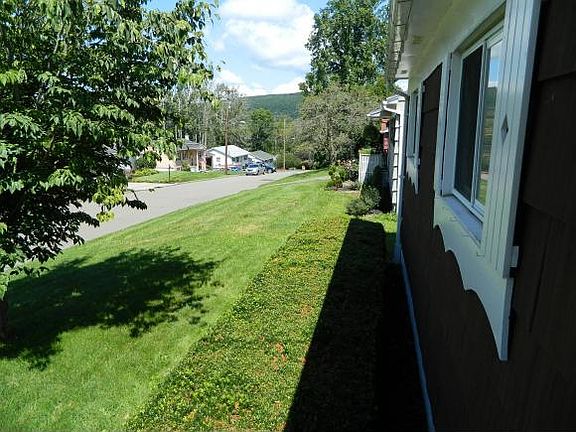 4th image of 15 Woodlawn Ave