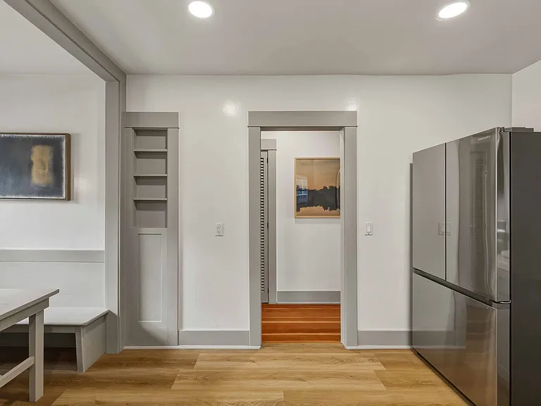 1808 The Strand — Photo 28