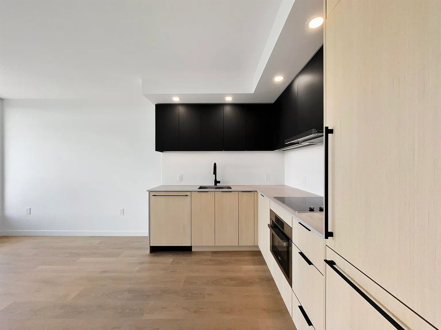 2 bed, 763 sqft, $2,300 — Photo 3