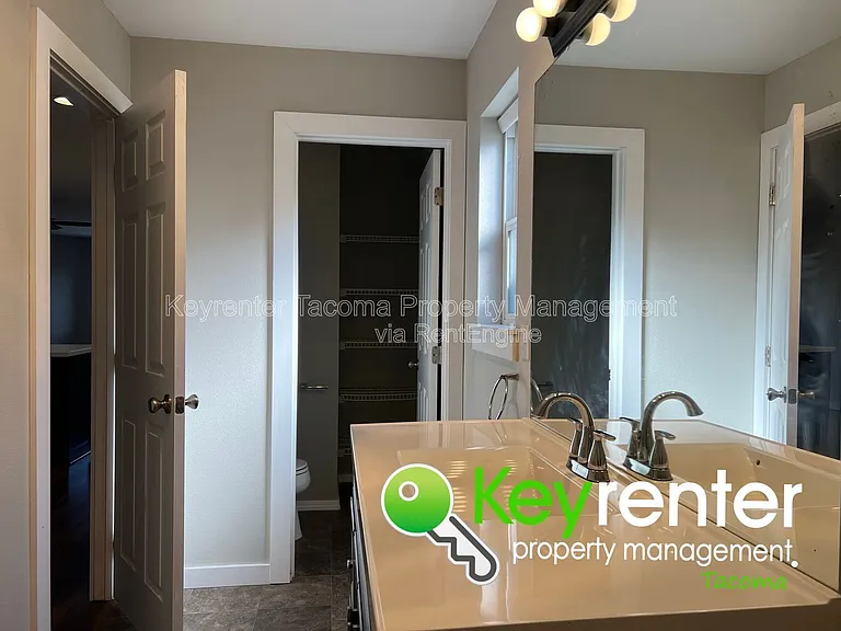 628 N Steele St — Photo 11