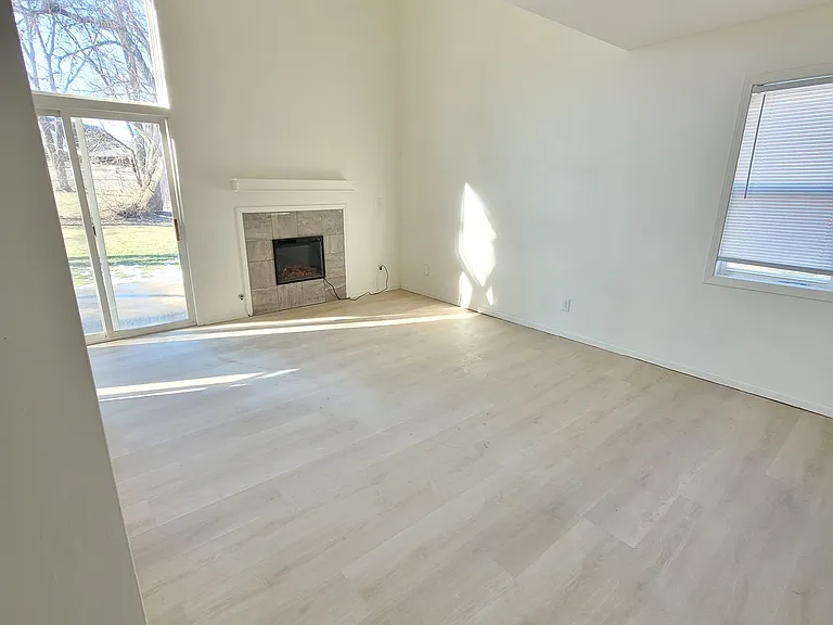 30 Westhaven Dr — Photo 1