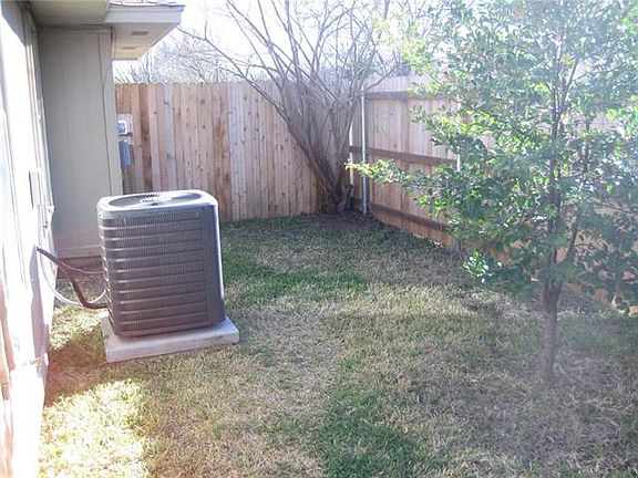 3rd image of 2418 Indigo Ln