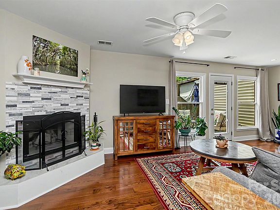 4th image of 8333 Knights Bridge Rd