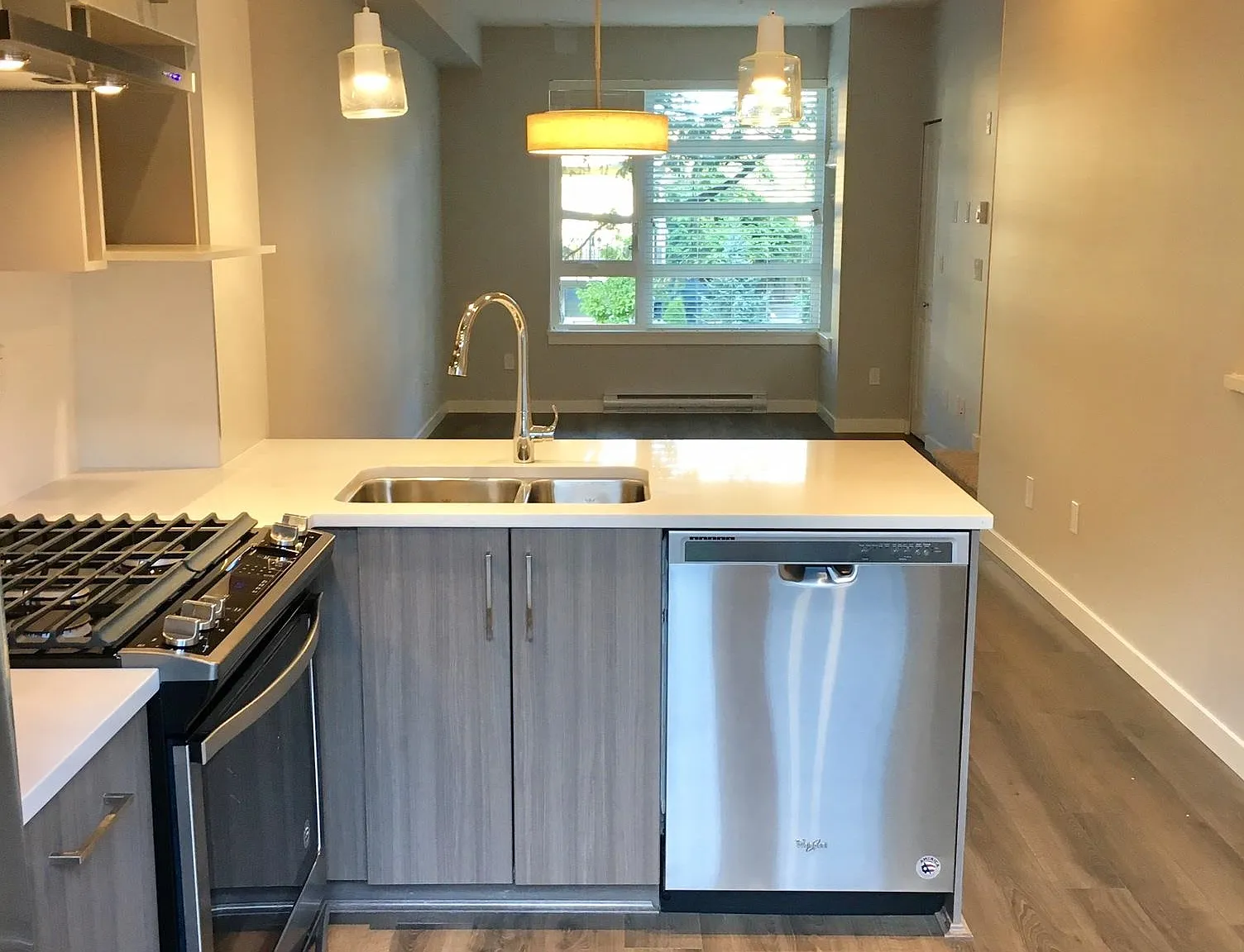 2 bed, 1100 sqft, $2,700 — Photo 2