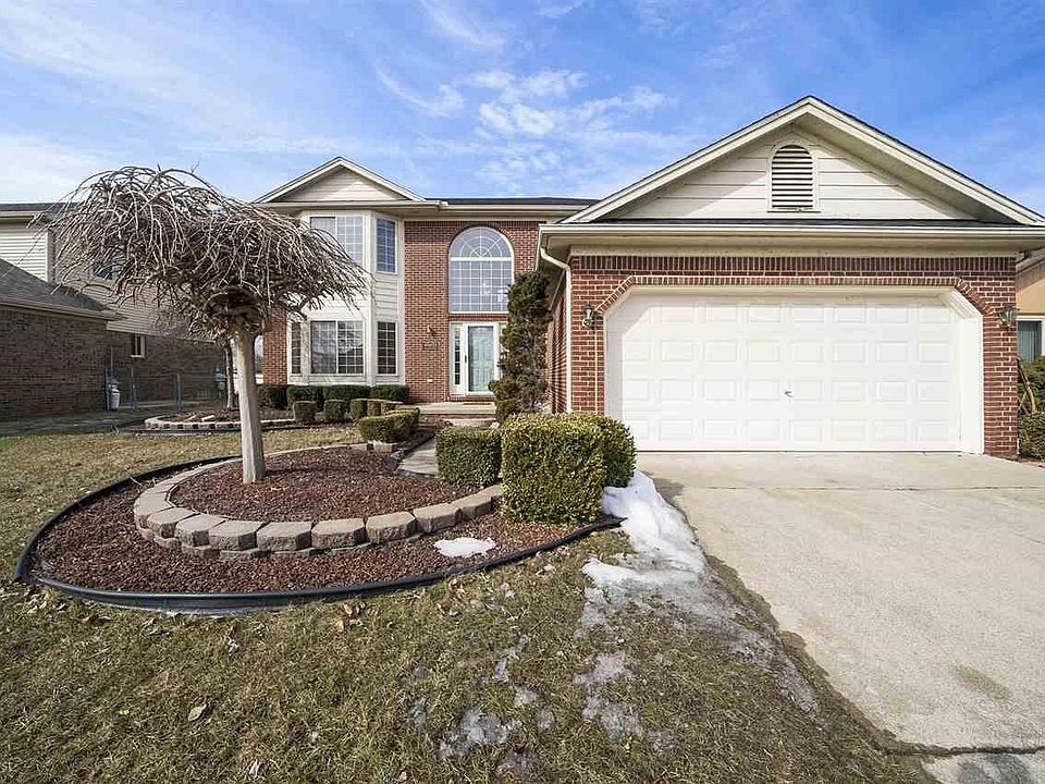 1st image of 45933 Royal Dr