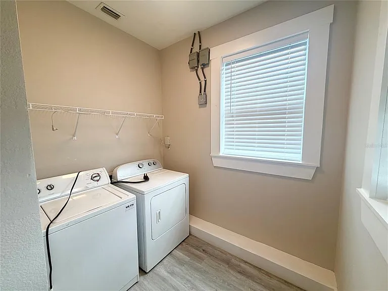 2125 W Saint Joseph St — Photo 15