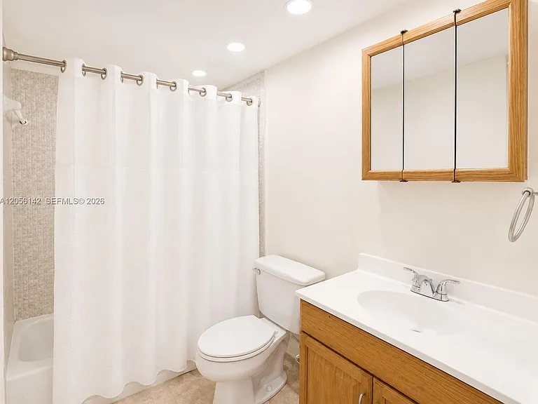 1607 NE 105th St #3-7 — Photo 27