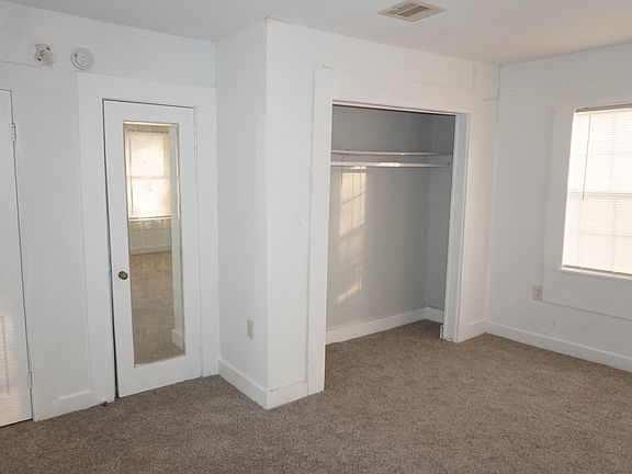 3rd image of 913 Avenue M