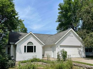 903 Ridge Rd, Decorah, IA 52101
