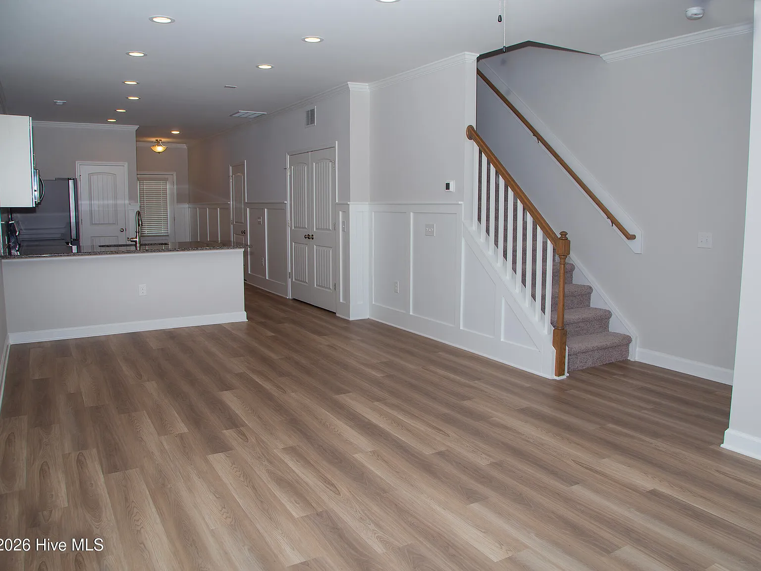 3 bed, 2.5 bath, 1984 sqft, $2,650 — Photo 3