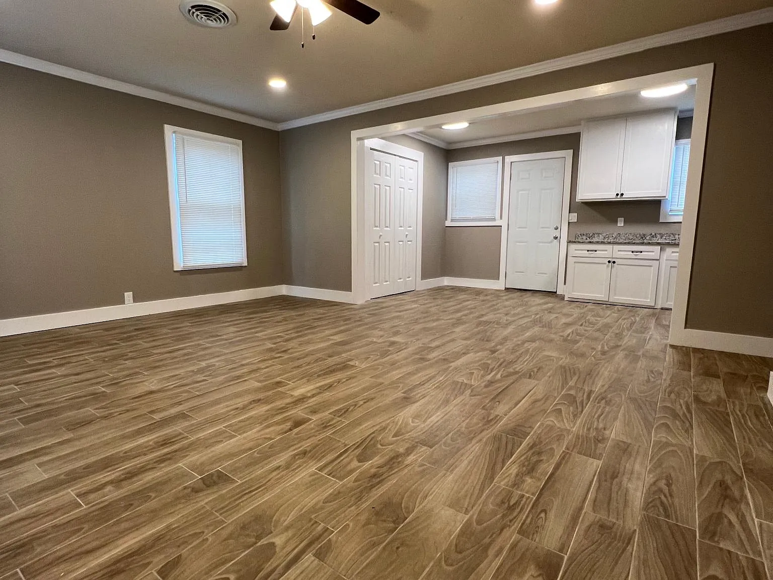 4 bed, 1200 sqft, $1,500 — Photo 2