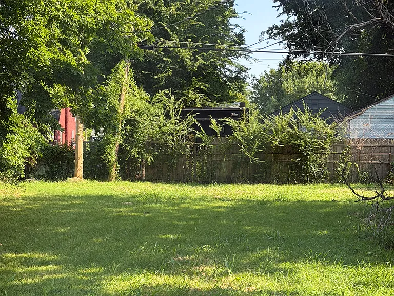 344 E Woodrow Pl — Photo 9