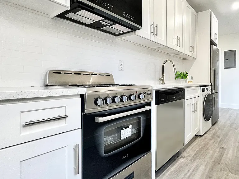 953 Columbus Ave #2R — Photo 5