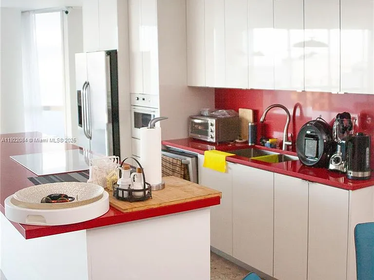 6301 Collins Ave #807 — Photo 31