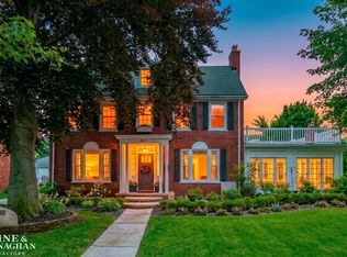 580 Hampton Rd, Grosse Pointe Woods, MI 48236