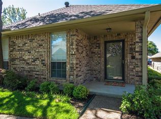 1223 Woodland Park Dr, Hurst, TX 76053