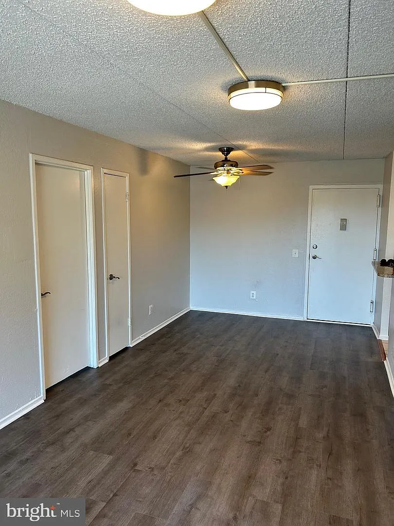 2 bed, 1048 sqft, $2,200 — Photo 1