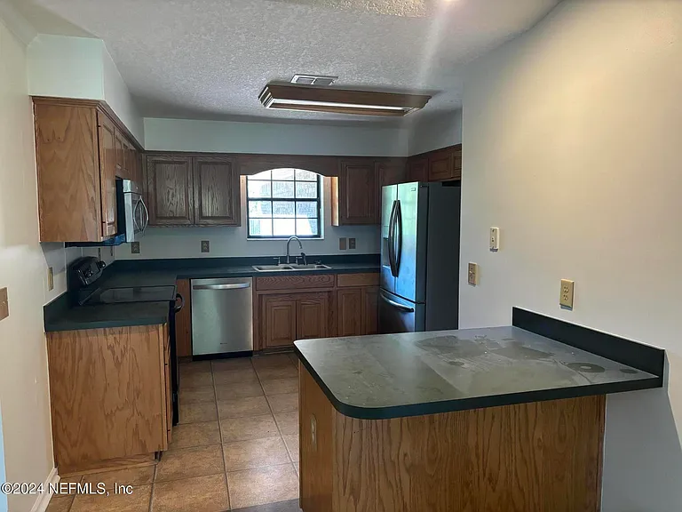 10111 Bradley Rd — Photo 2