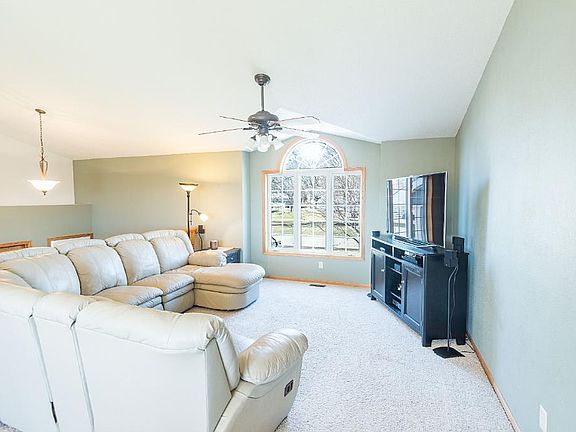 5th image of 103 Holly Ln