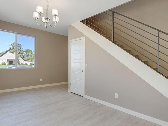 3rd image of 2315 E Pinchot Ave