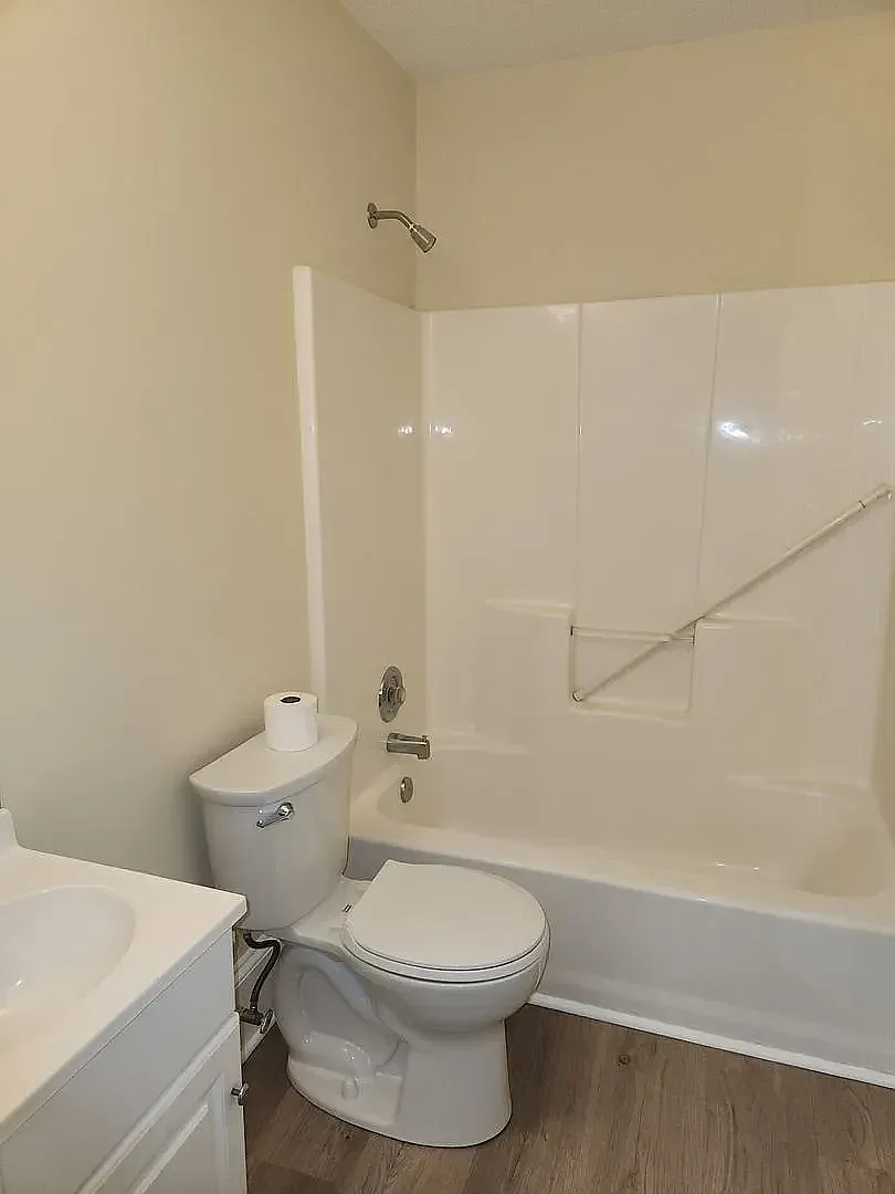 Newly Renovated 3 Bedroom 2 Bath — Photo 3