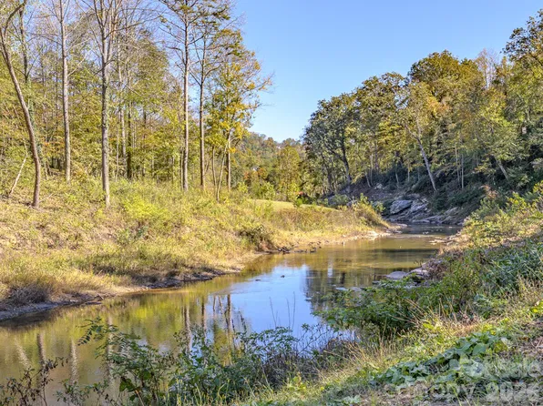 8 Riverbend Dr, Asheville, NC 28805
