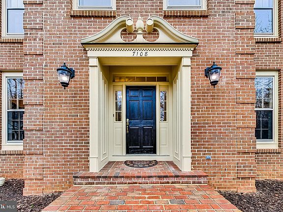 3rd image of 7108 Laketree Ct
