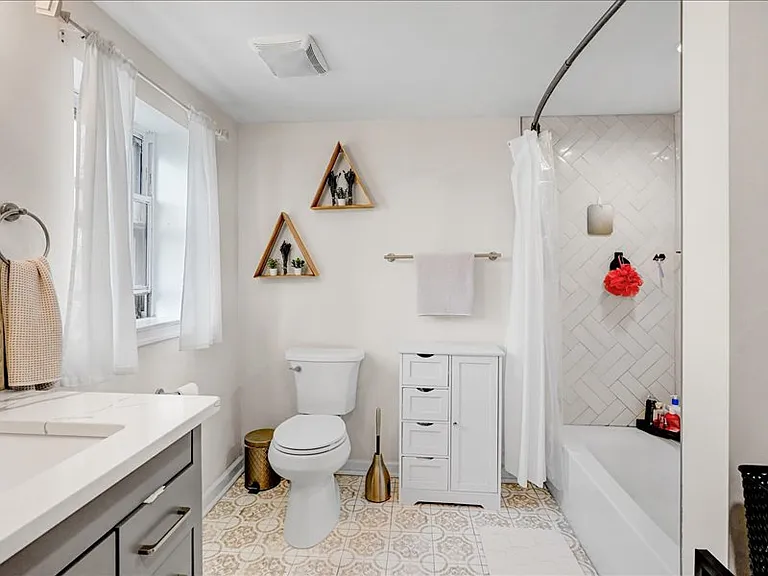 606 Beach Ave #3 — Photo 14