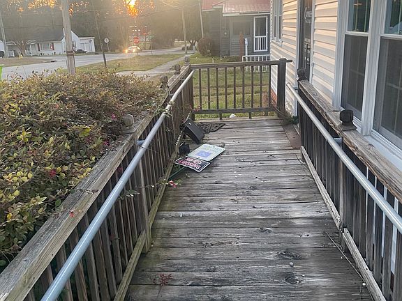 2nd image of 118 W Smith St