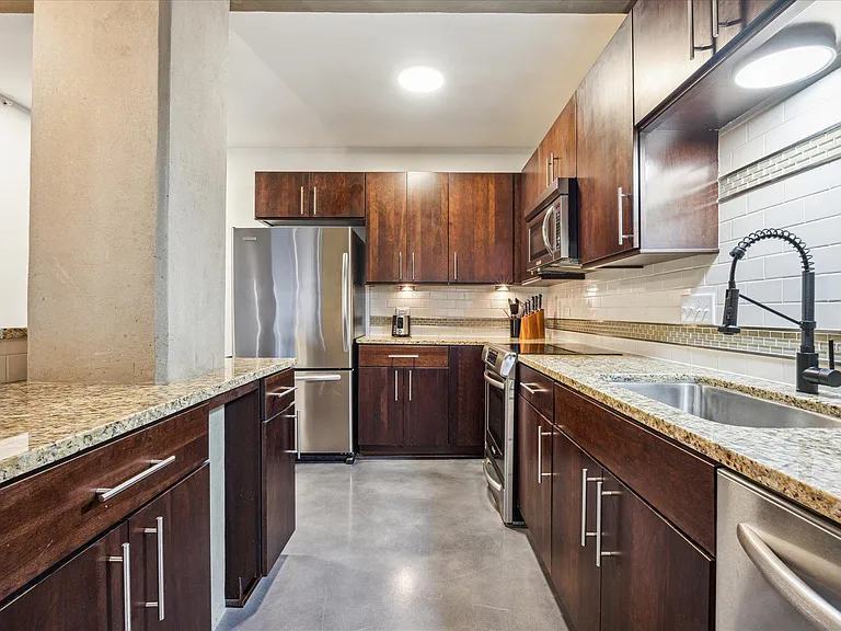 800 Brazos St #1002 — Photo 4