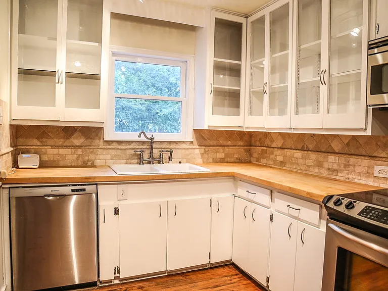 135 Tuxedo Ave — Photo 11