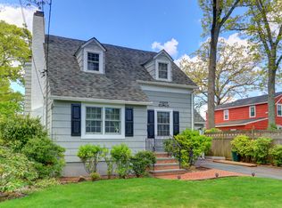 204 Stuyvesant Ave, Merrick, NY 11566