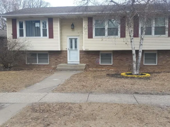 1827 13th Ave, Moline, IL 61265