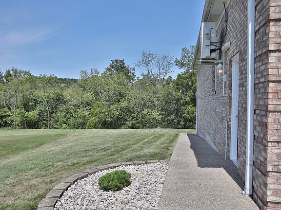 4th image of 440 Fincastle Way