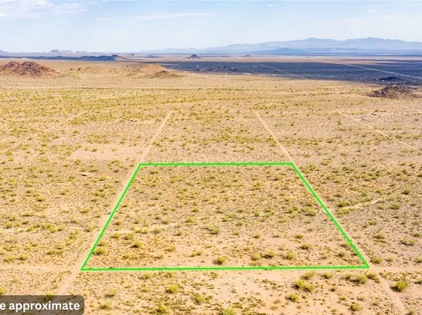 000 Red Lake Road. Golden Valley Ranchos, Yucca, AZ 86438