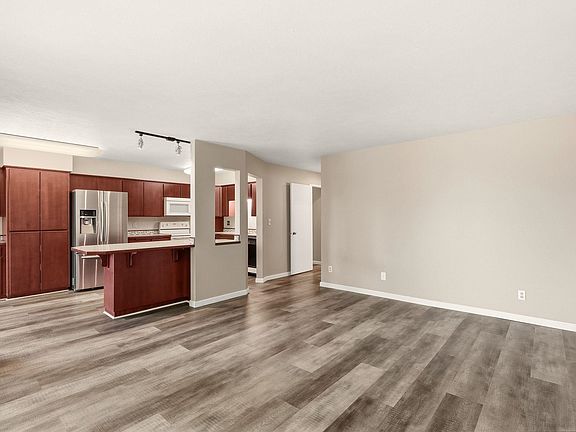 5th image of 707 W 6TH Ave