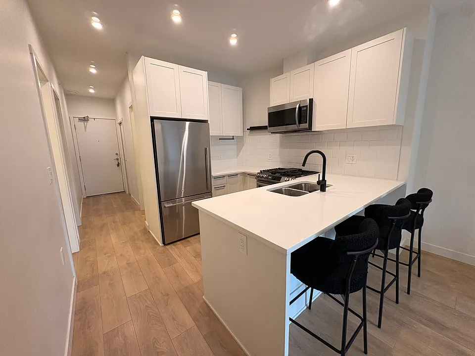5415 Brydon Cres #402