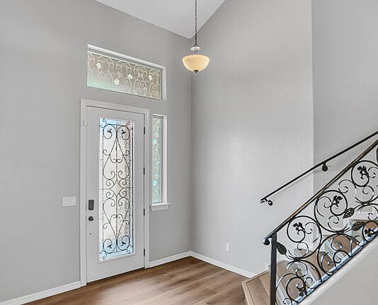 5th image of 520 Valley Plum Dr