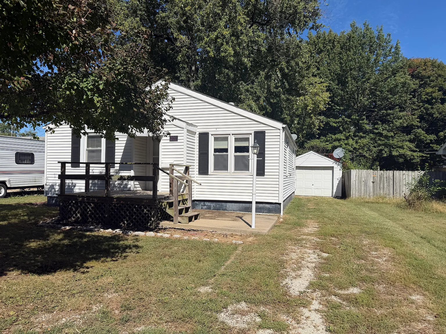 2 bed, 1100 sqft, $1,200 — Photo 2