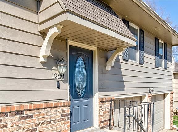 3rd image of 1220 Golfview Dr