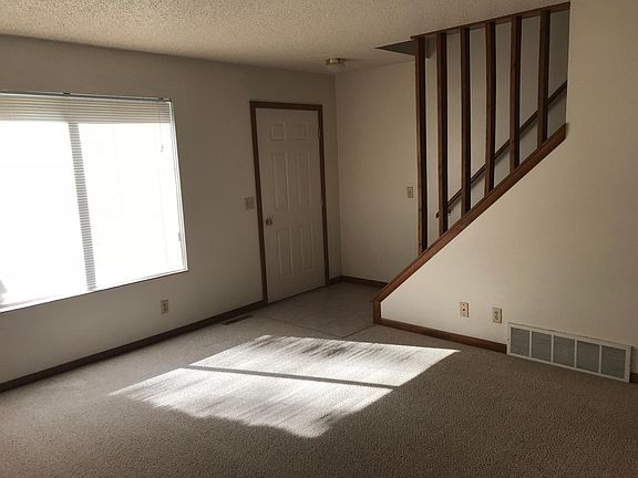 Living room/front entry.