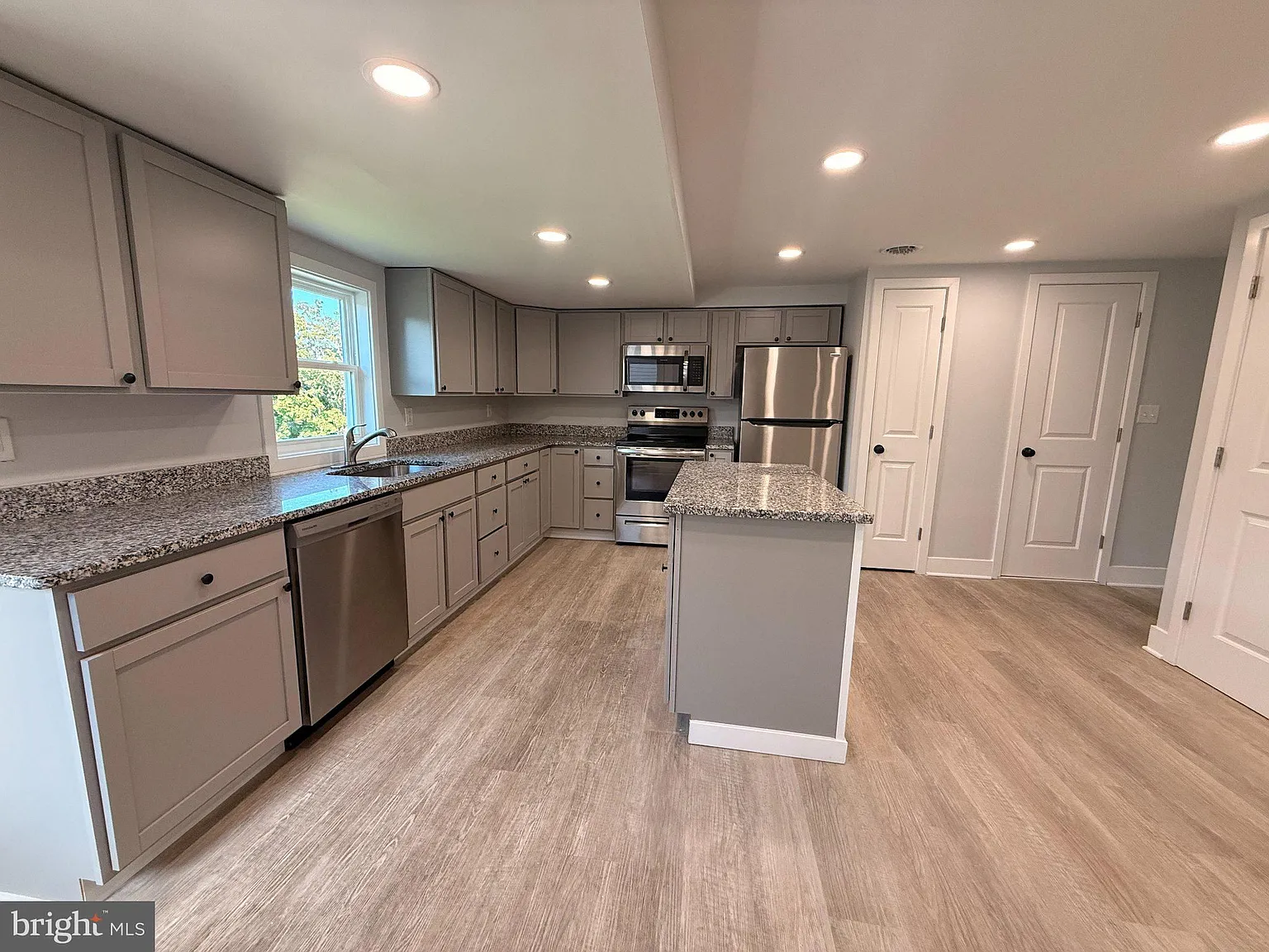 2 bed, 1.5 bath, 1600 sqft, $1,650 — Photo 4