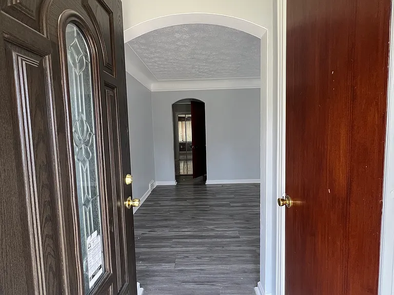 11915 E Granger Rd — Photo 2