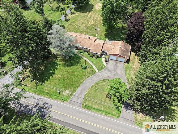4th image of 44 Burnt Hill Rd