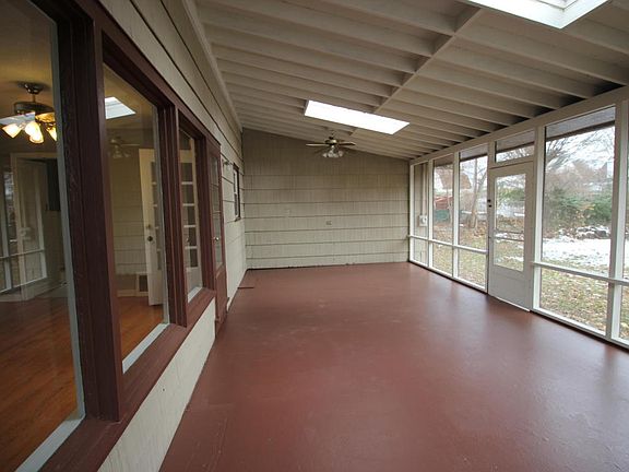 4th image of 1020 Lockridge Dr NE